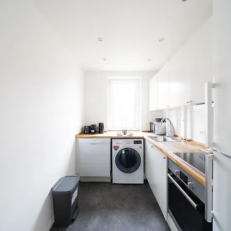 Apartament Refurbished 2-br Close To The Airport - 144 *
