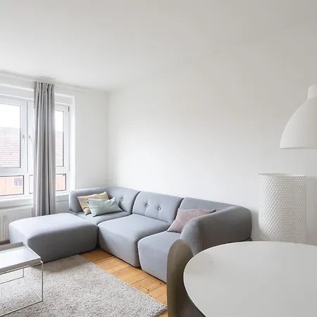 公寓 Refurbished 2-bed Close To Metro And Airport *